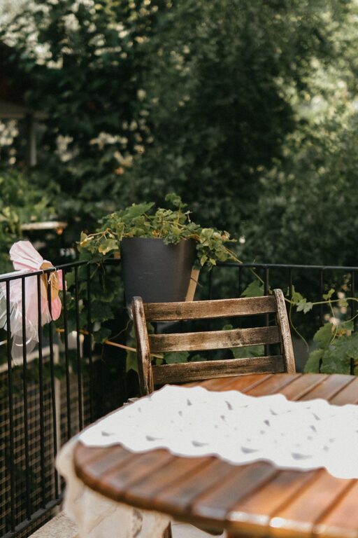 Balkon gotowy na relaks w ciepłe dni